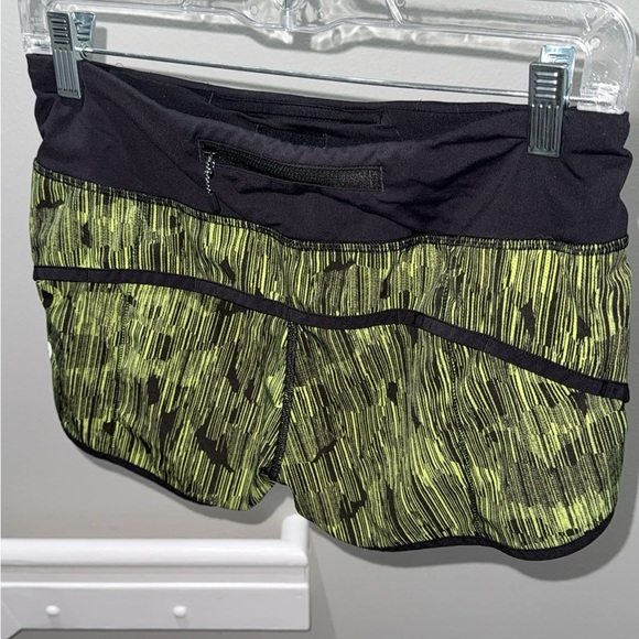 Lululemon Speed Short Down Pour Lime Light / Black size 4 - Picture 11 of 14